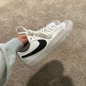 Nike blazer low